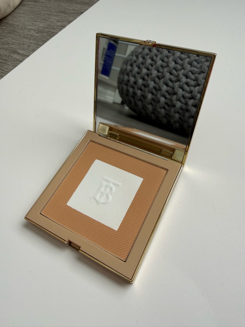 Burberry Compact Powder 02 medium - Picture 4 of 7